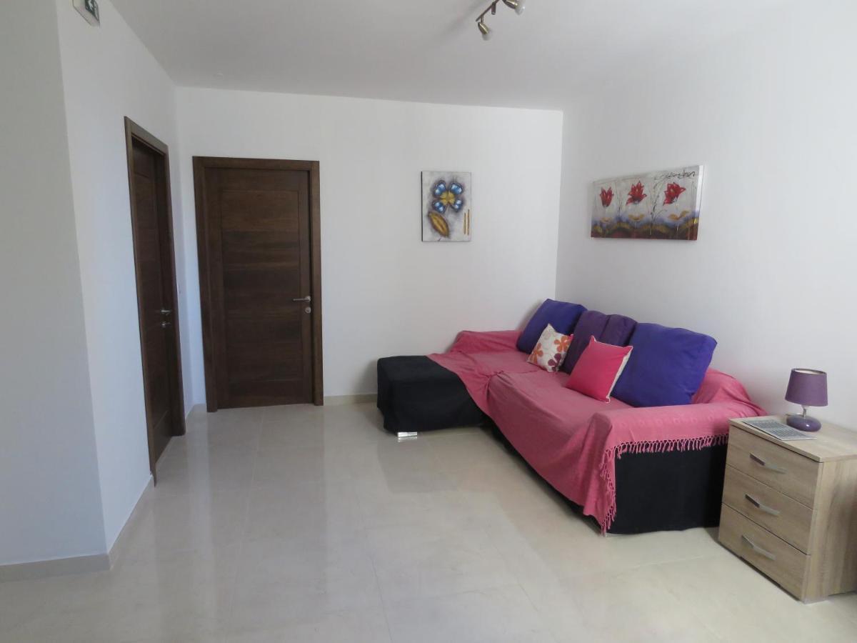 Aquamarine Sea Front - First Floor Apartment